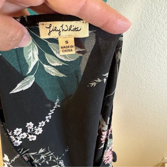 Womens Sheer Black floral blouse with peplum and ruffles Sz S - Picture 2 of 3